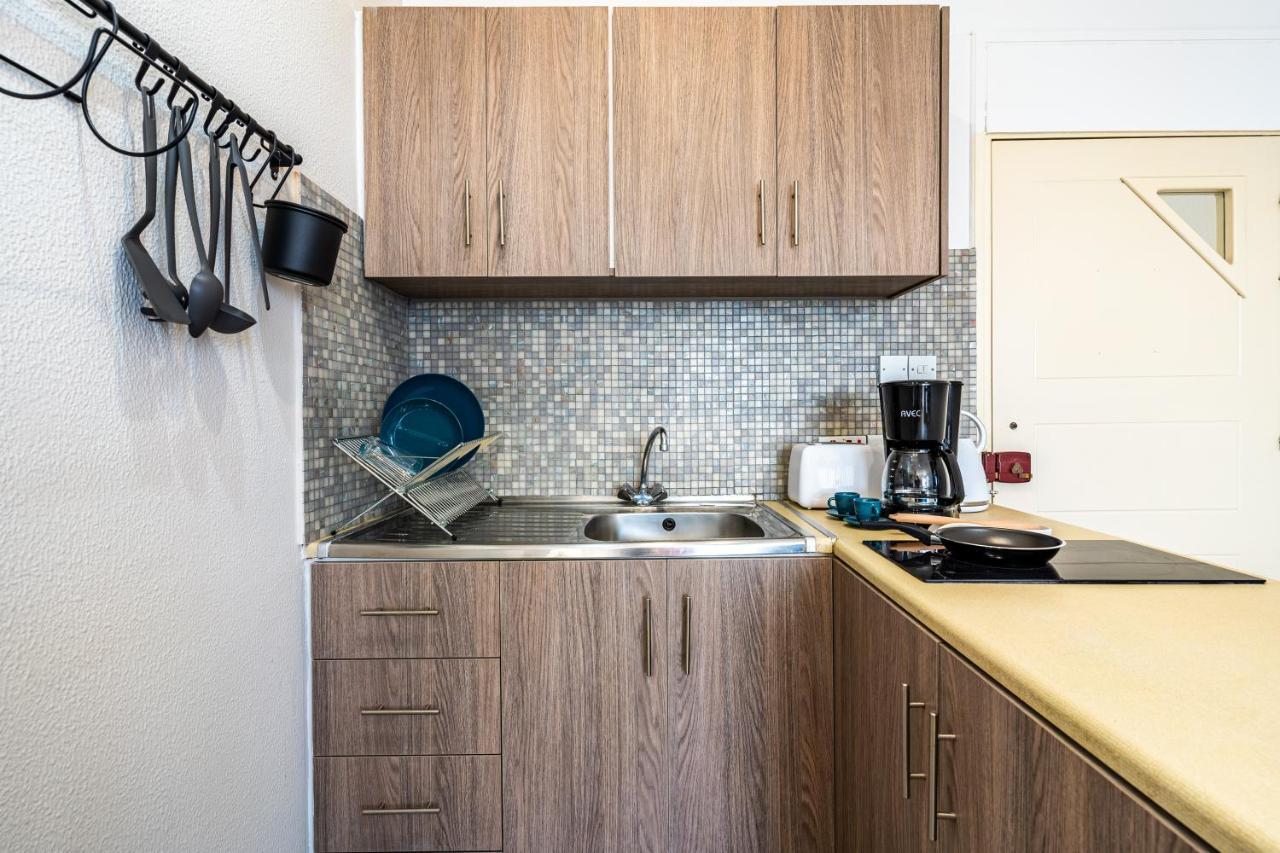 Whispering Palms 1-Br Apt By Finikoudes Beach Larnaca Dış mekan fotoğraf