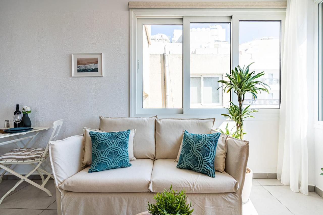 Whispering Palms 1-Br Apt By Finikoudes Beach Larnaca Dış mekan fotoğraf
