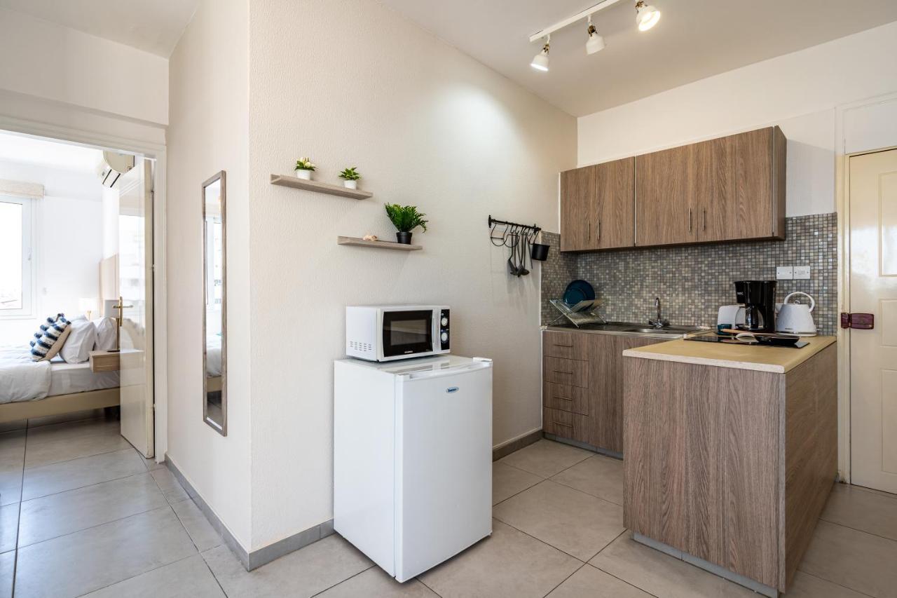 Whispering Palms 1-Br Apt By Finikoudes Beach Larnaca Dış mekan fotoğraf