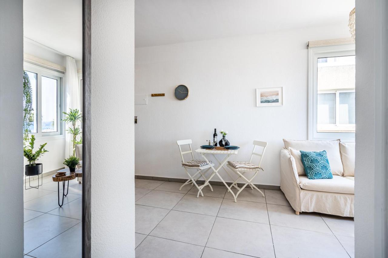 Whispering Palms 1-Br Apt By Finikoudes Beach Larnaca Dış mekan fotoğraf